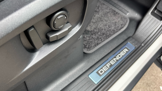 Land Rover Defender 3.0 D250 X-Dynamic HSE 110 5dr Auto Diesel Estate - Image 29